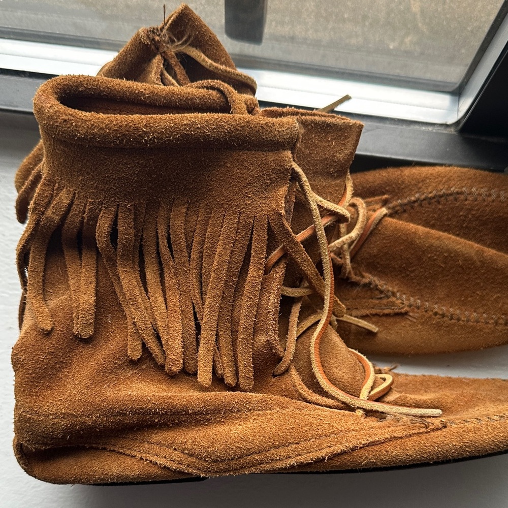 Fringe Suede Moccasin Boots - Cognac Brown - Picture 4 of 4